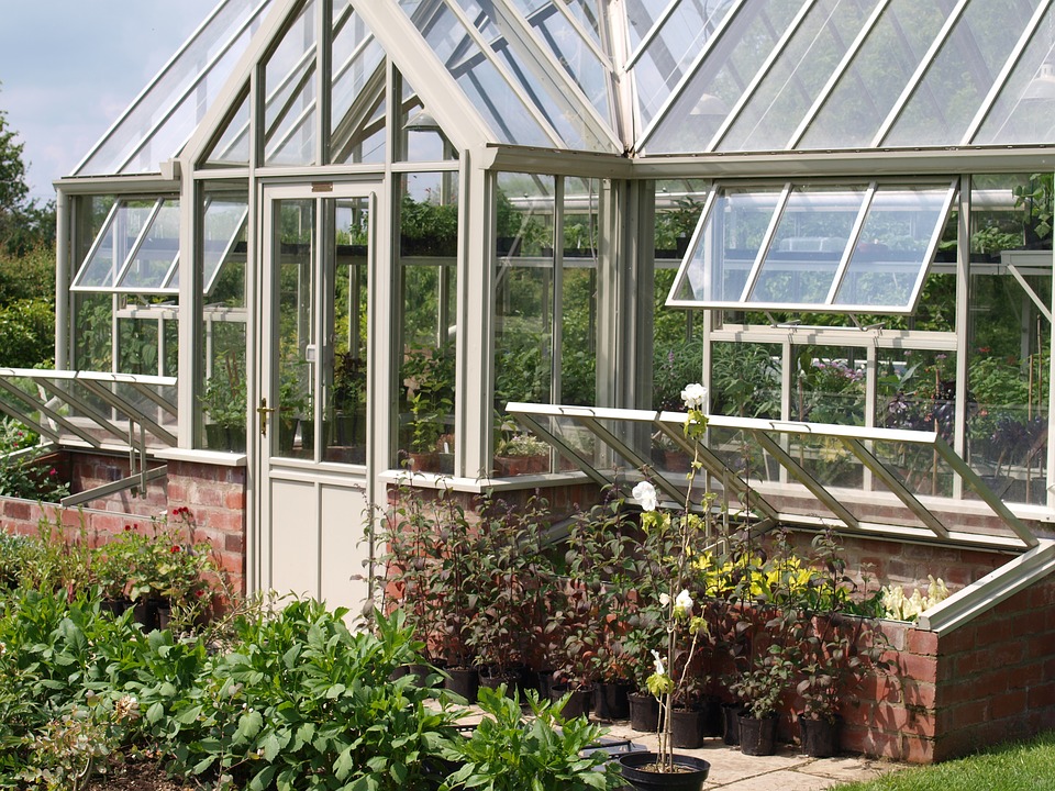 Grande serre de jardin permanente